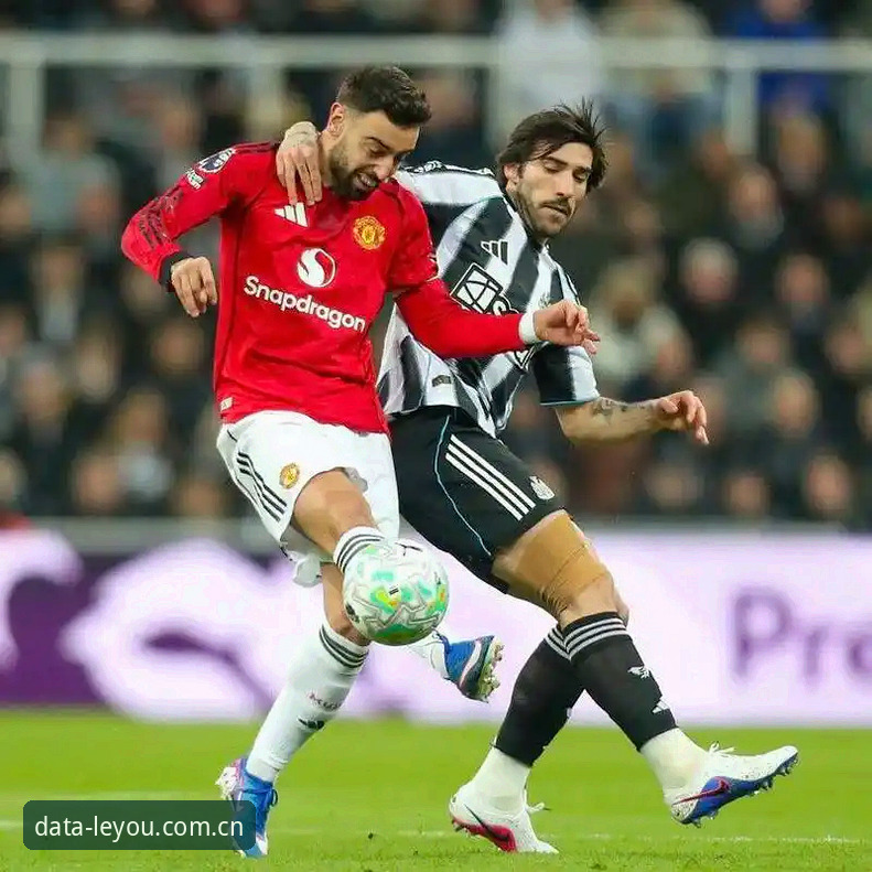 曼联中场双星收购计划全面解析：托纳利与埃德松交易前景深度分析